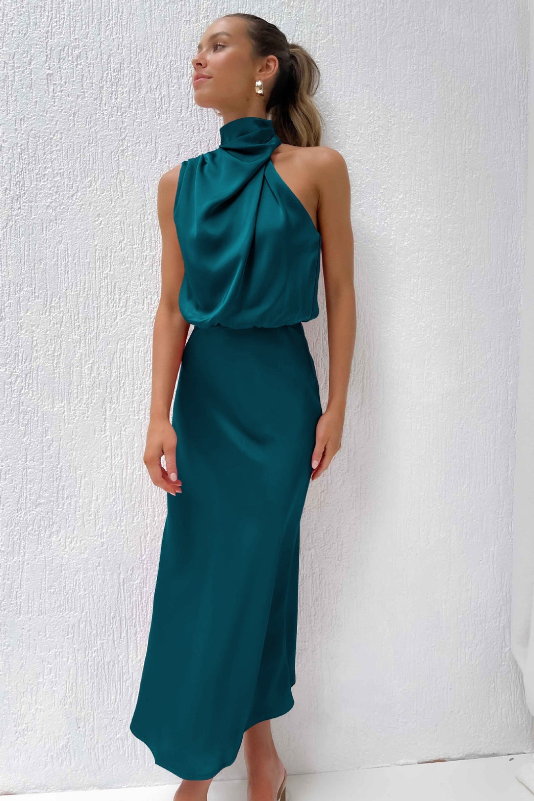 Lily – Elegant Halter Neck Satin Maxi Dress
