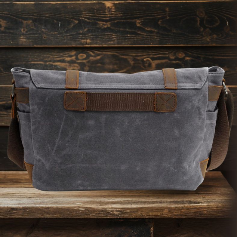Alton - Canvas Messenger Bag