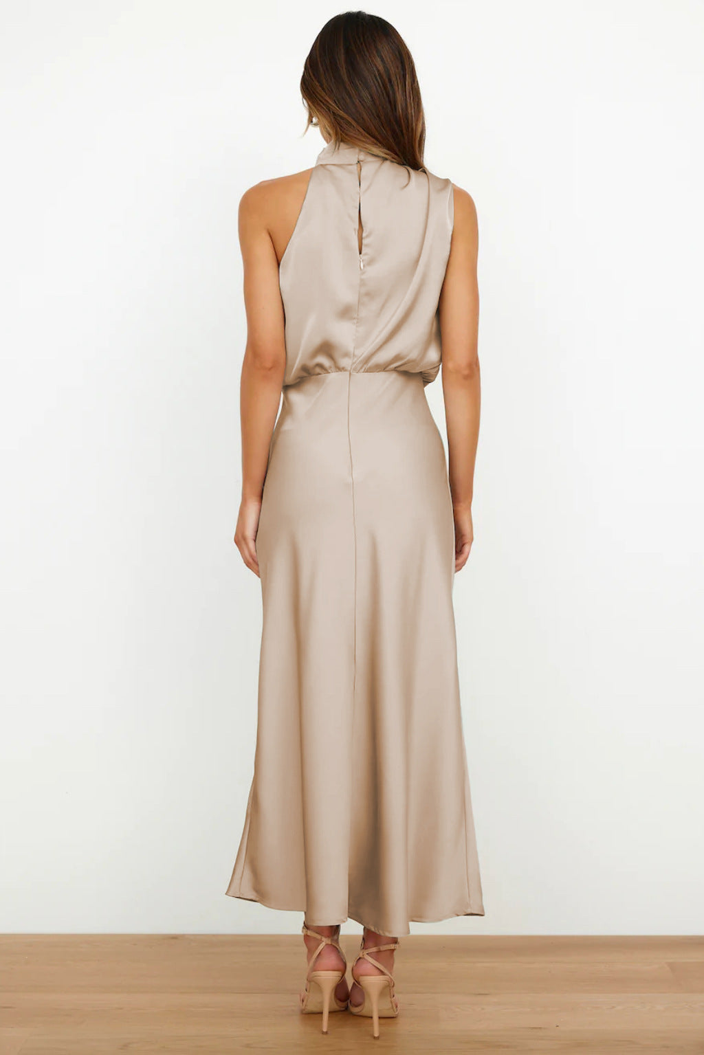 Lily – Elegant Halter Neck Satin Maxi Dress