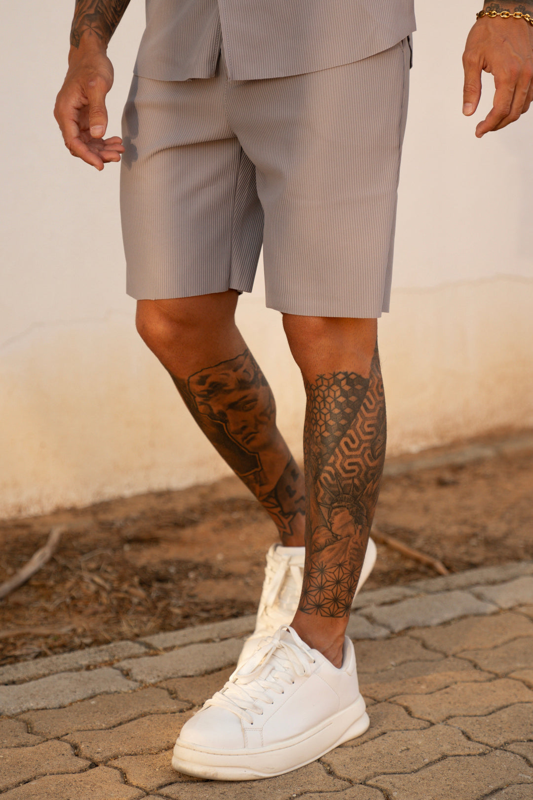 THE MYKA SET - BLOUSE + SHORT - GRAY