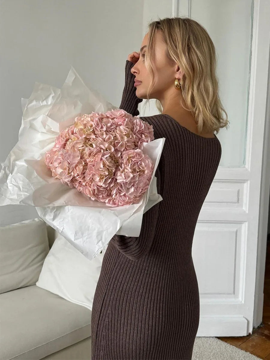 Chic Midi Dress with Parisian Knit