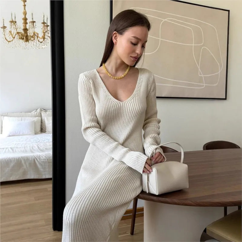 Chic Midi Dress with Parisian Knit