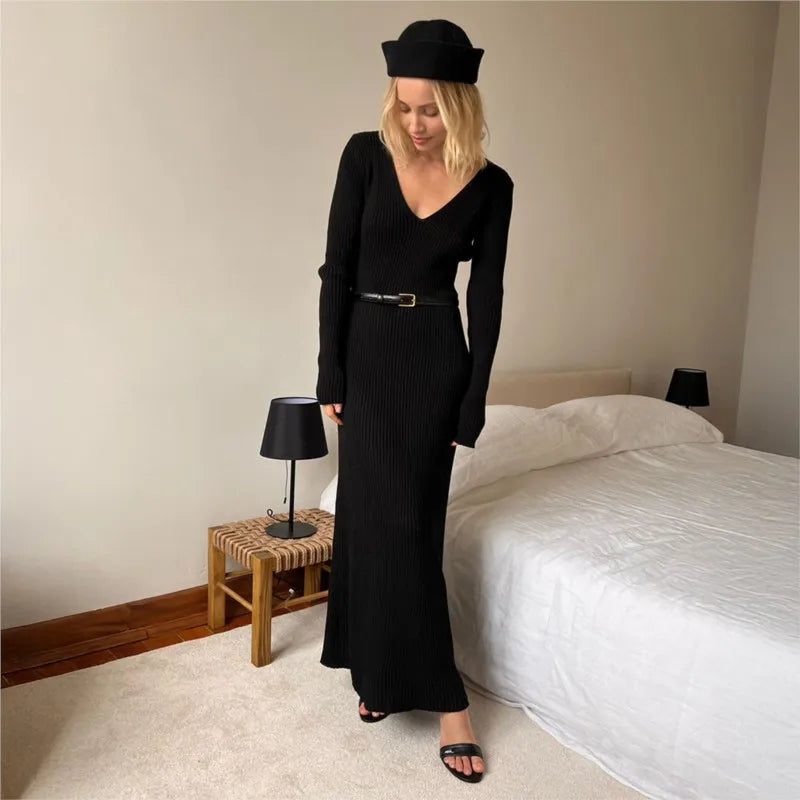 Chic Midi Dress with Parisian Knit