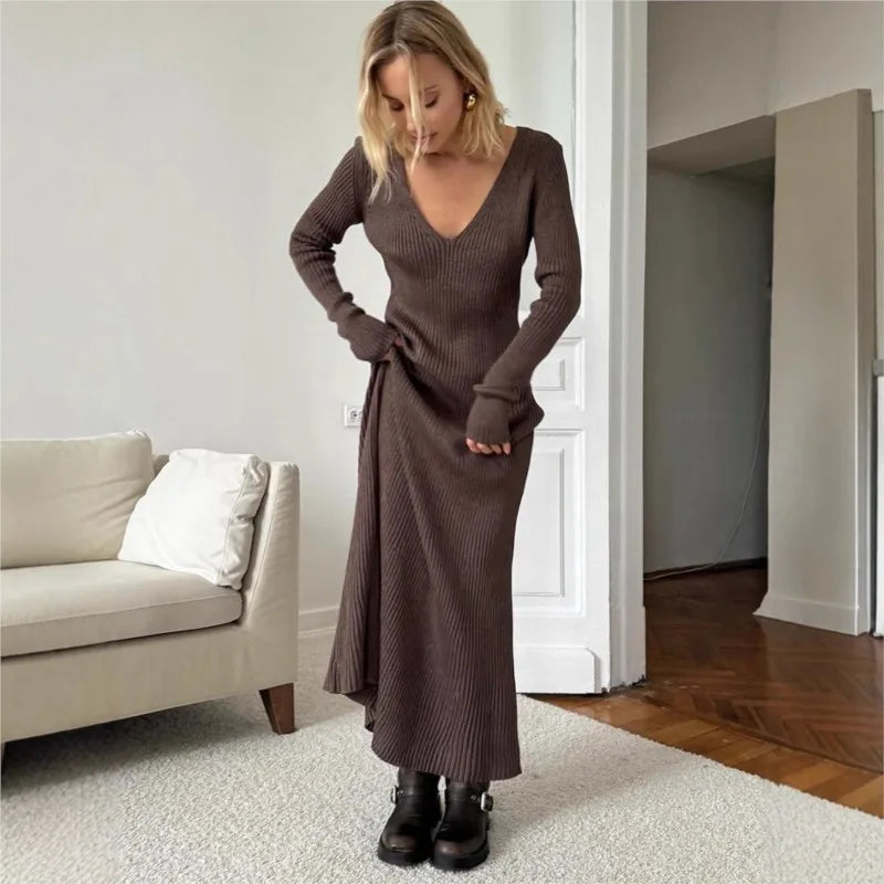 Chic Midi Dress with Parisian Knit