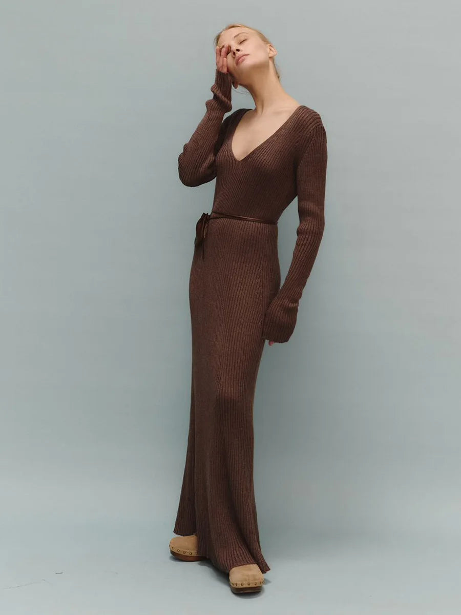 Chic Midi Dress with Parisian Knit