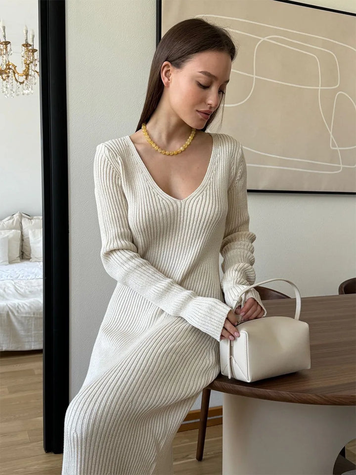 Chic Midi Dress with Parisian Knit