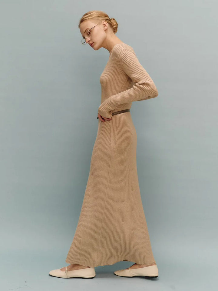 Chic Midi Dress with Parisian Knit