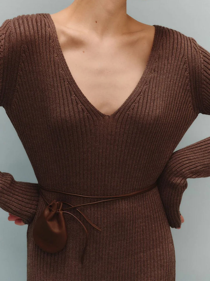 Chic Midi Dress with Parisian Knit