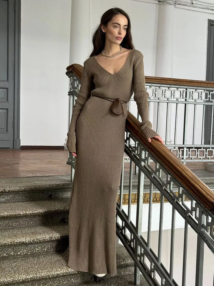 Chic Midi Dress with Parisian Knit