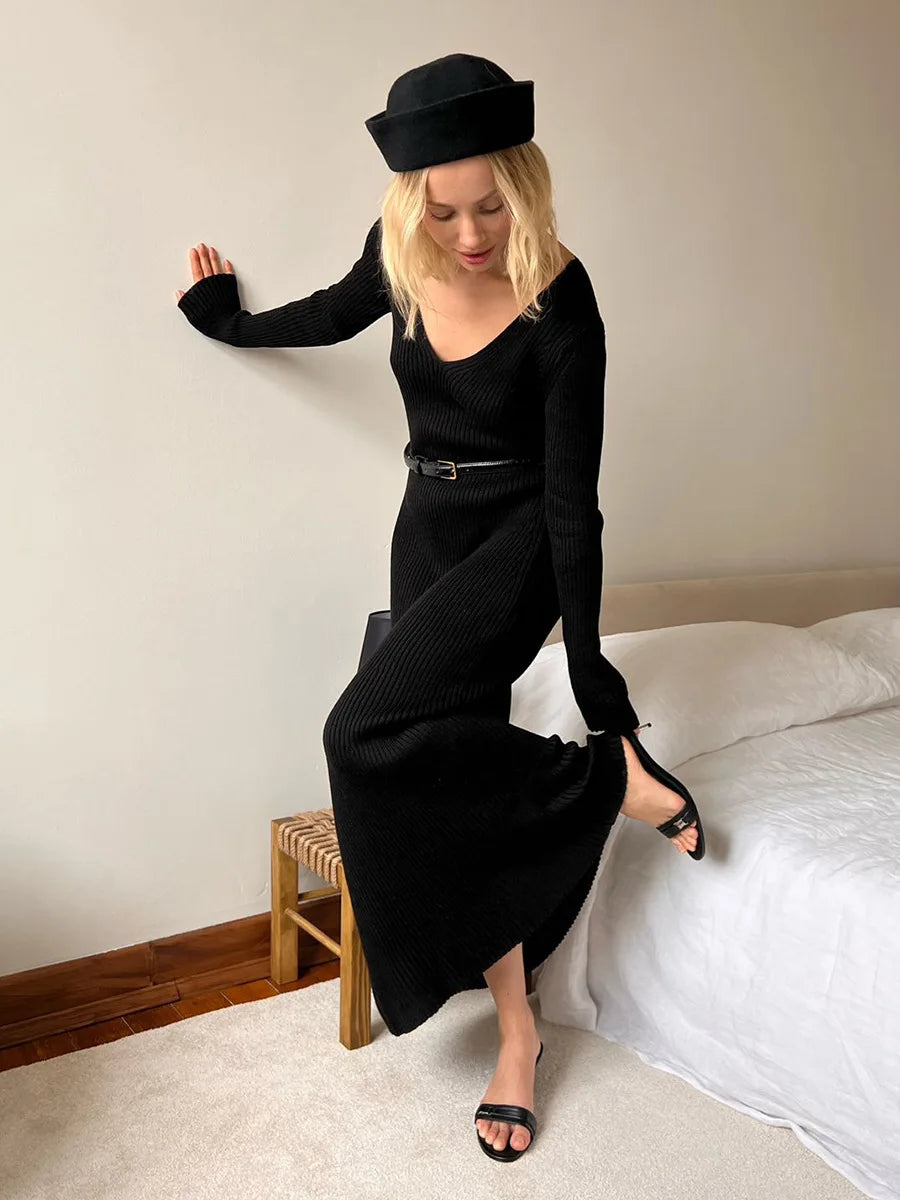 Chic Midi Dress with Parisian Knit